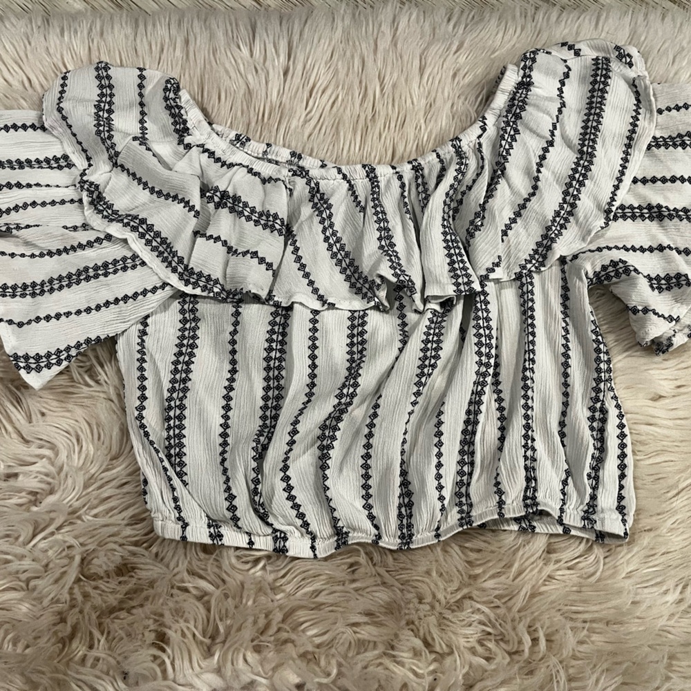 Paper Heart Boho/Indie Off-Shoulder Ruffle Crop Top in Blue and White